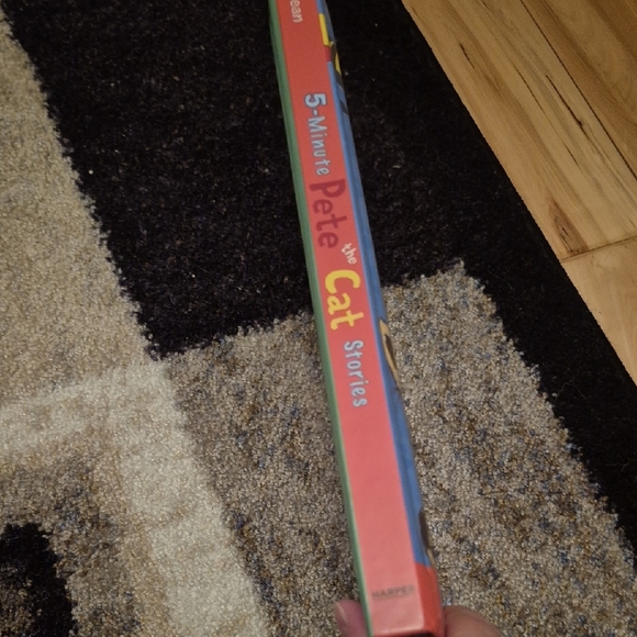 5-Minute Pete the Cat Stories Book - Blue Cover - Picture 3 of 5